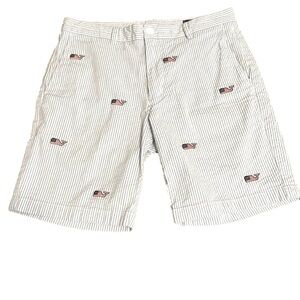 Vineyard Vines seersucker Breaker Shorts, size 32, Flag whales patches